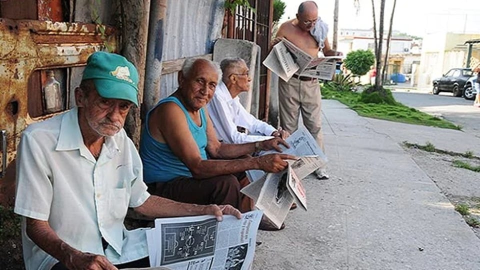 Adultos Mayores en Cuba Enfrentan Pensiones Insuficientes y Vulnerabilidad Económica