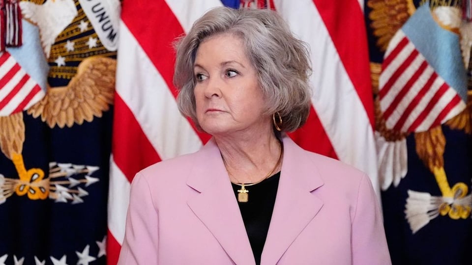 ¿¡Qué bochinche es este!? Jefa de Gabinete de Trump, con cáncer, ¡y sigue en la batalla!