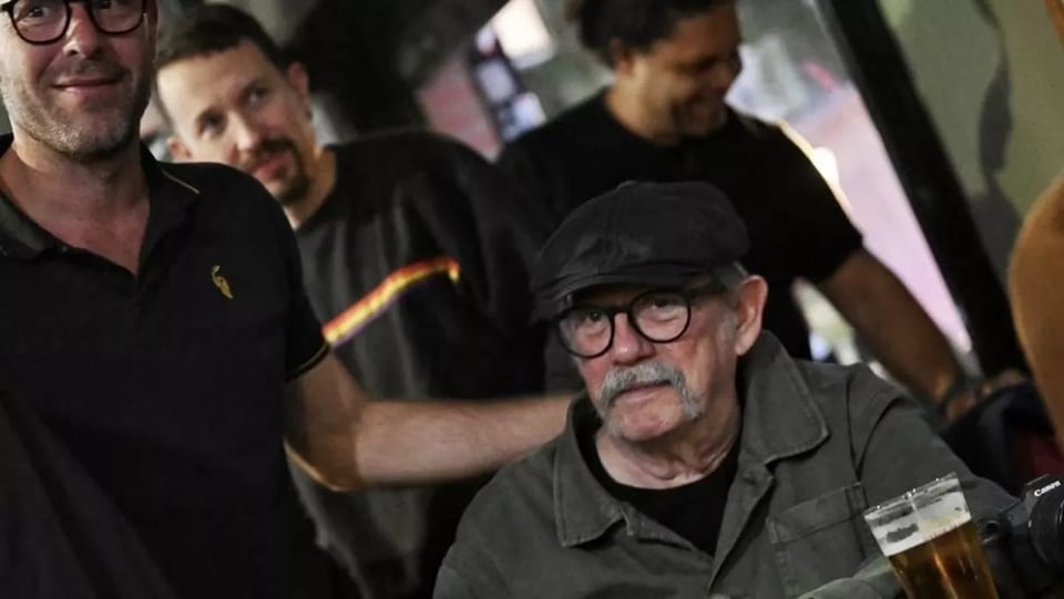 ¡Silvio Rodríguez armó bochinche en bar de Pablo Iglesias y le caen encima por explotación!