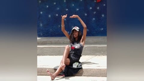 Joven Desorientada Hallada en Brisas del Mar Busca Familiares