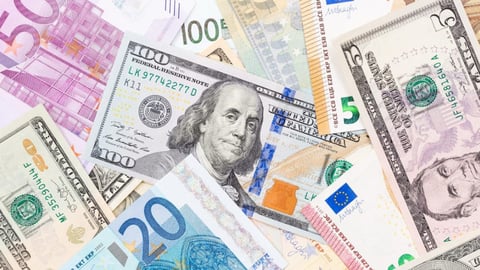 El peso cubano sigue su caída libre en el mercado informal