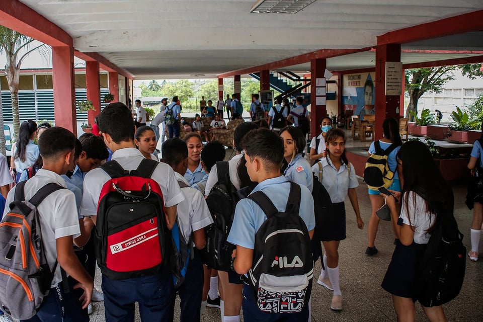 ¡Candela! Las escuelas en Cuba son un relajo, ¡y hasta la UNICEF se calla!