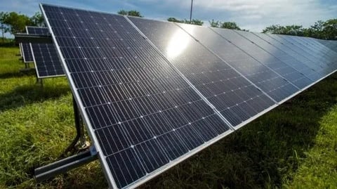 Cuba Permite la Venta Directa de Electricidad Renovable a Particulares