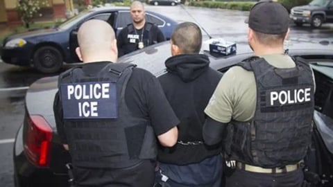 ICE Arresta a Más de 43,000 Inmigrantes en Junio, Aumenta la Tensión para Cubanos en EE.UU.