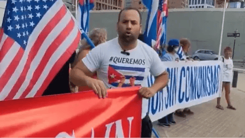 Cubanos en Chile Claman por Ayuda Humanitaria Ante Crisis Energética en la Isla