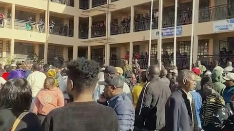 ¿Y tú supiste lo de las niñas en Kenia? ¡Fuego en el dormía y se armó el bochinche!