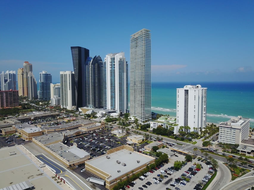 Cómo funcionan las juntas directivas de condominios en Miami