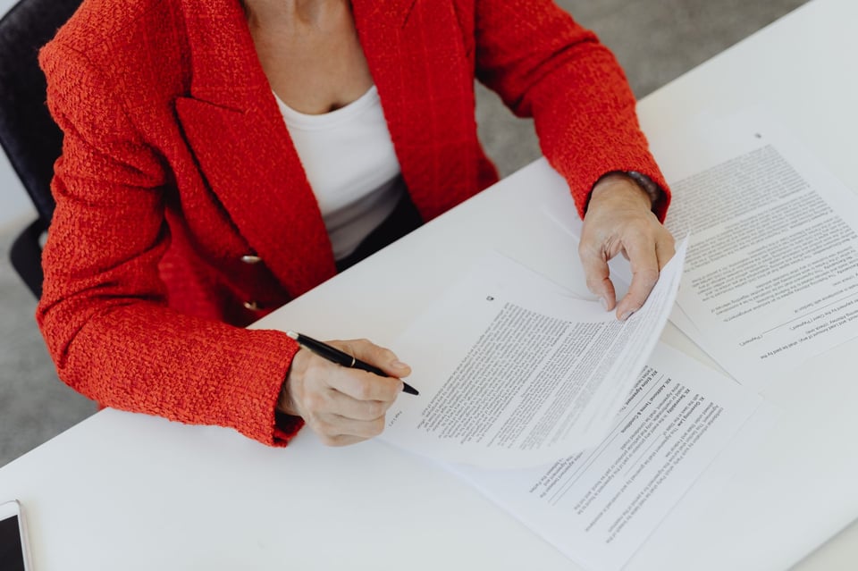 Qué revisar antes de firmar un contrato comercial