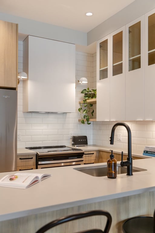 900 Carlton Crescent