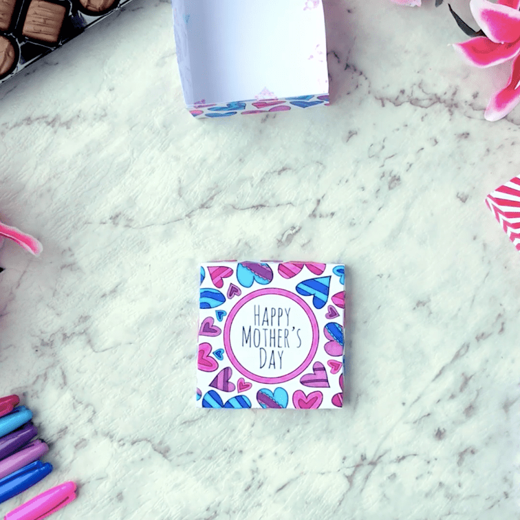 How to make a paper gift box for Mother’s Day – Lid Step 8 How to make a paper gift box for Mother's Day - Lid Step 8