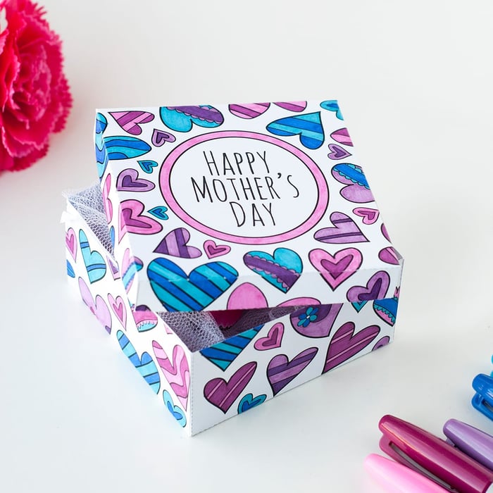Make a paper gift box for Mother’s Day with this template and video tutorial by Sarah Renae Clark. There are 6 different designs to color in! What a great DIY Mother’s Day gift| Find more Mother’s Day printables and coloring pages at https://sarahrenaeclark.com/shop/cat/seasonal/mothers-day/