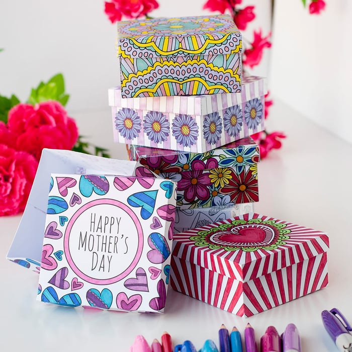 Make a paper gift box for Mother’s Day with this template and video tutorial by Sarah Renae Clark. There are 6 different designs to color in! What a great DIY Mother’s Day gift| Find more Mother’s Day printables and coloring pages at https://sarahrenaeclark.com/shop/cat/seasonal/mothers-day/