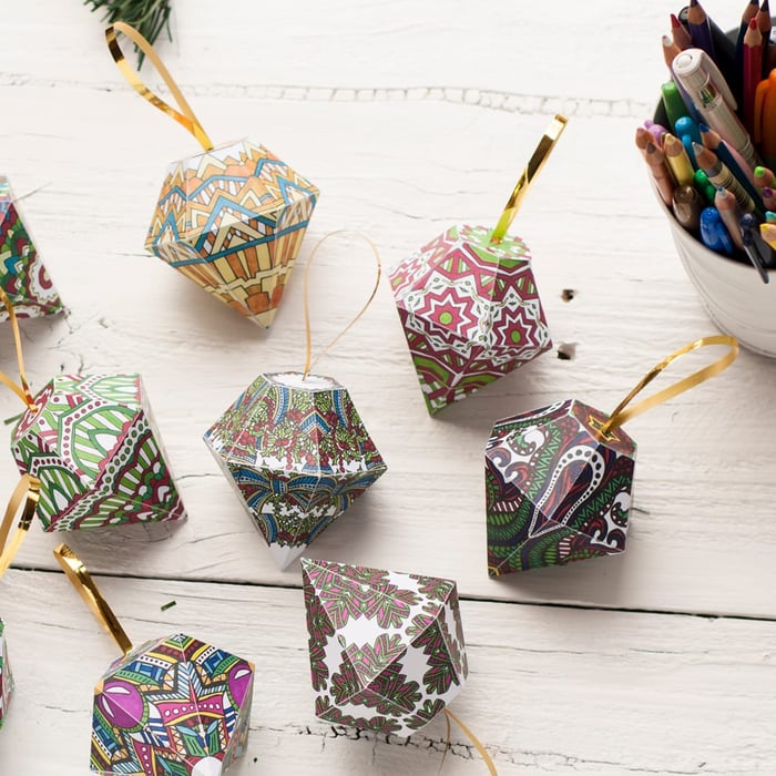DIY Christmas ornaments – 10 printable coloring templates to make your own Christmas ornaments from paper | Find more Christmas printable activities and coloring pages at www.sarahrenaeclark.com/christmas