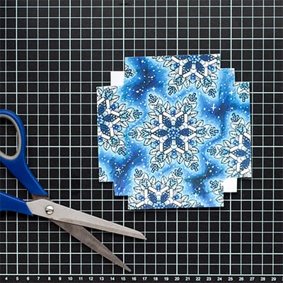 How to make a Christmas paper gift box - Lid step 3