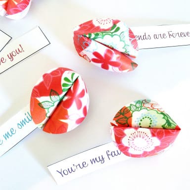 Make a DIY fortune cookie with a coloring page | Click to see all 29 creative ways to repurpose your coloring pages | #coloringpage #crafts www.sarahrenaeclark.com