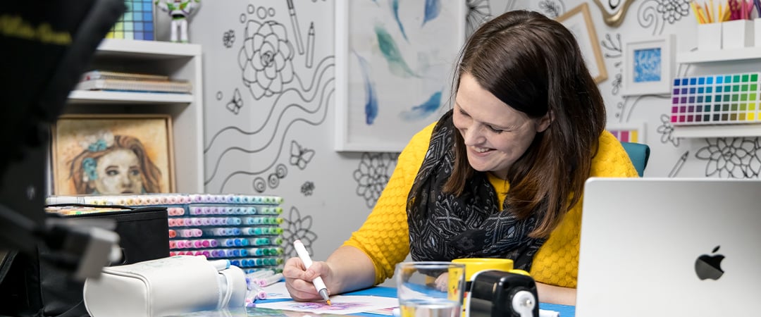 sarah-renae-clark-youtube-studio Sarah Renae Clark in her YouTube and art studio