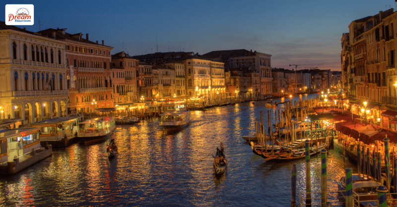 Enjoy the Venetian nightlife
