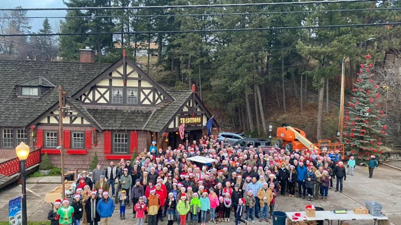 Bigfork Elves Decorating Day