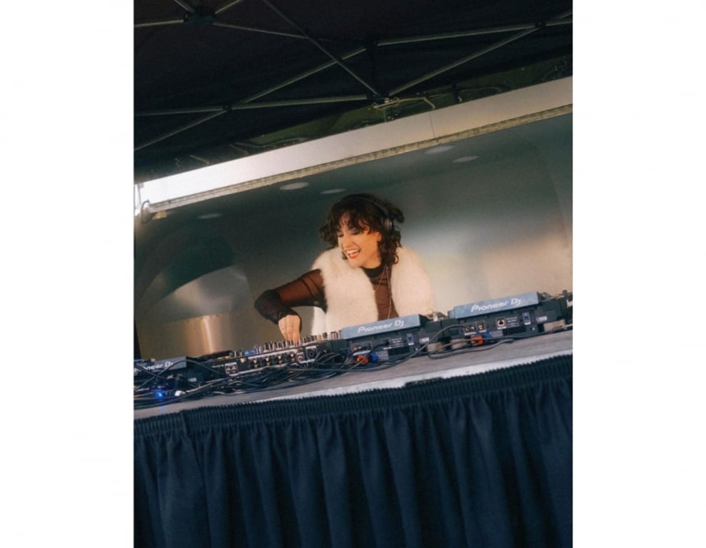 Live Music at Thirty Eight with DJ Hannah By WMS