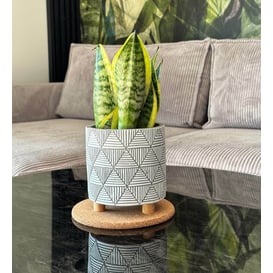 Slika 05.187.14 Posuda okruglog oblika sa drvenim nogama