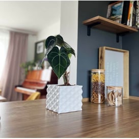 Slika 05.350.14 Posuda četvrtastog oblika - bijela