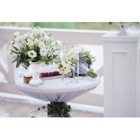 Slika 47.012.25 Posuda u obliku amfore - bijela