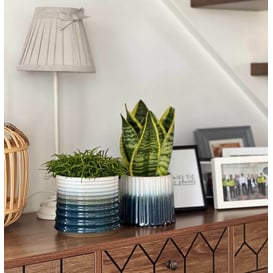 Slika 02.748.14 Posuda valjkastog oblika - plava/bijela