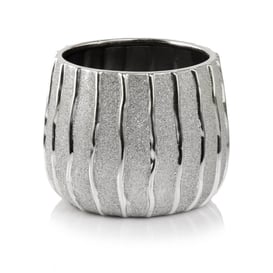 Slika 05.294.16 Posuda okruglog oblika - srebrna