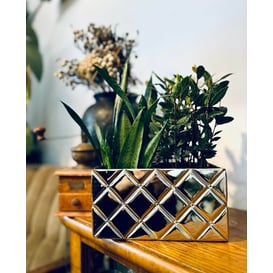 Slika 02.709.26 Posuda pravokutnog oblika - zlatna