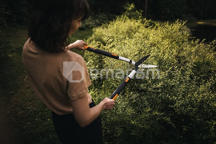 ბუჩქსაკრეჭი ტელესკოპიური Fiskars SmartFit HS86