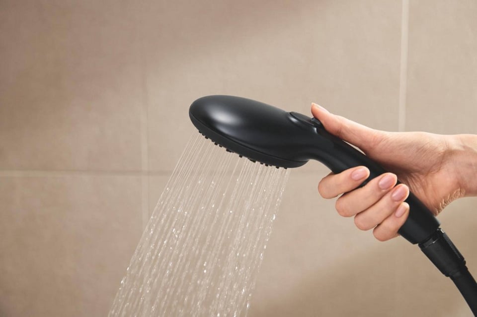 საშხაპე სისტემა შემრევით Grohe Vitalio Start System 250 Black თერმოსტატით