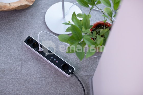 დამაგრძელებელი Brennenstuhl 4х1,5მ Wi-Fi  თეთრი შავი