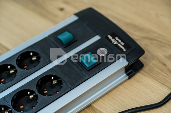 დამაგრძელებელი Brennenstuhl 8х3მ 3х1,5მმ² Schuko Premium ALU Line DUO