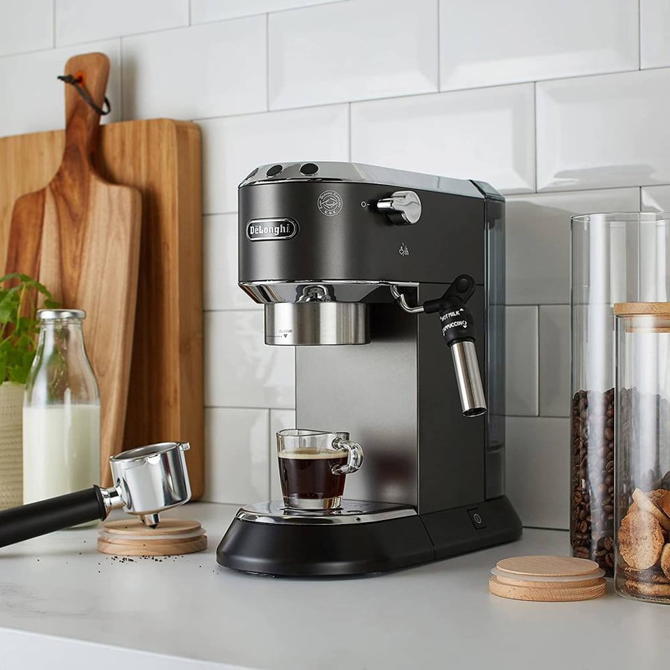 Espresso Coffee Maker/ Delonghi EC685.BK Dedica
