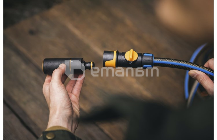 რეგულირებადი თოფი-საფრქვეველი Fiskars