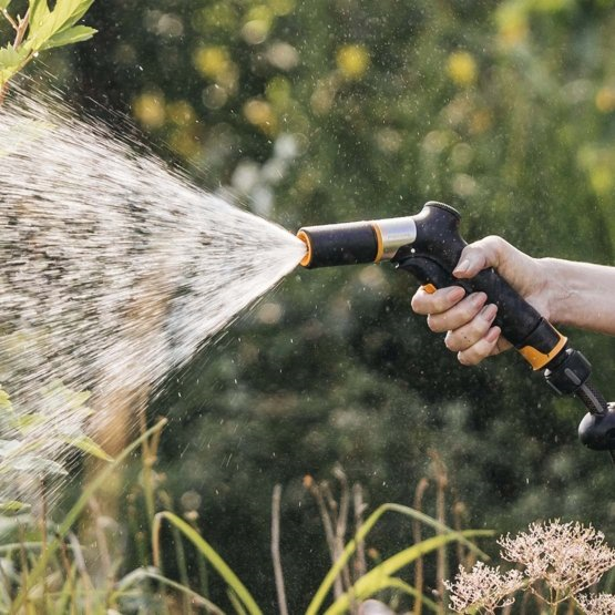 სარწყავი პისტოლეტი რეგულირებადი Fiskars 1067193