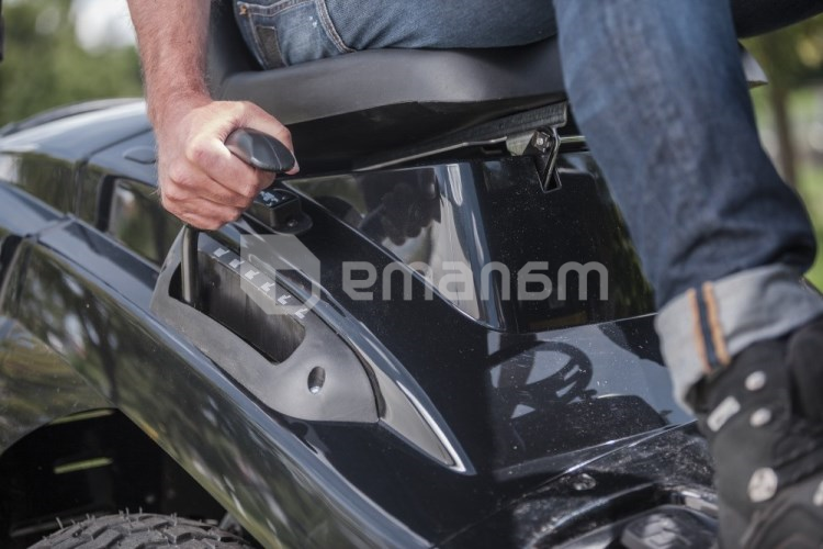 გაზონის საკრეჭი ტრაქტორი AL-KO T 15-93.9 HD-A Black Edition 7700W