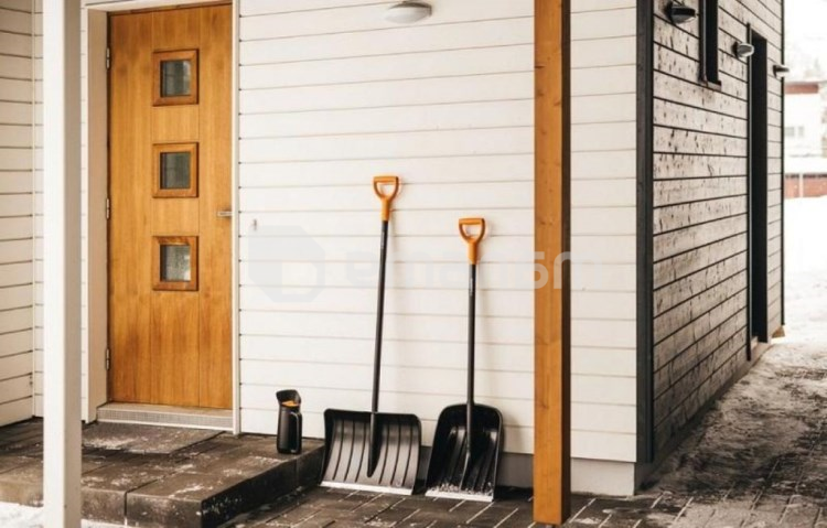 ნიჩაბი თოვლის Fiskars Pusher 1052526