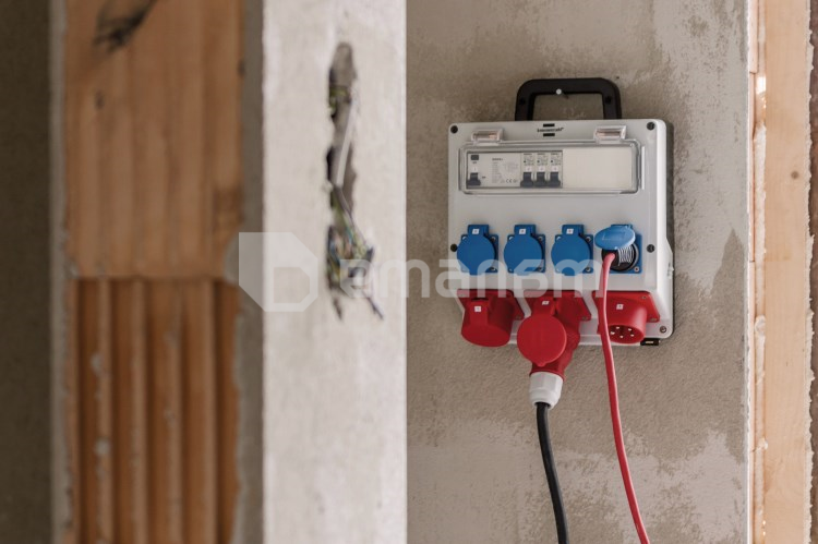 გამანაწილებელი Brennenstuhl 5 230 400V 16 32A 30Ma LS IP44