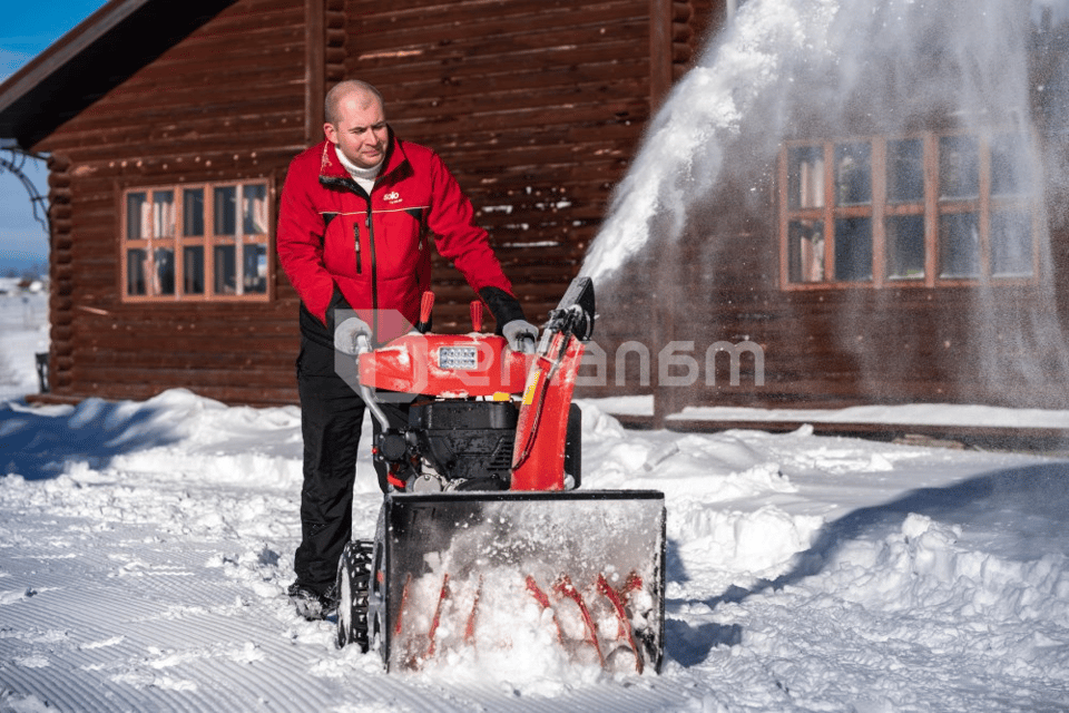 თოვლის საწმენდი მანქანა SnowLine 700 E 8100W