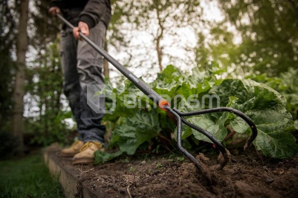 კულტივატორი FISKARS 135714