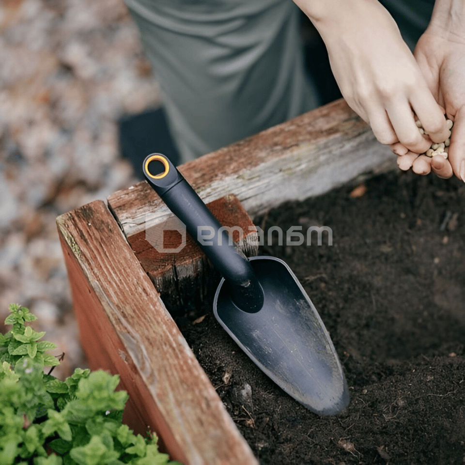 პლასტმასის ნიჩაბი Fiskars Solid 1071899