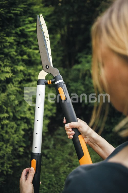 ბუჩქსაკრეჭი ტელესკოპიური Fiskars SmartFit HS86