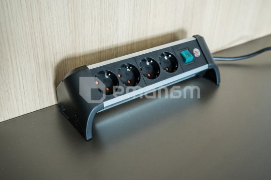 დამაგრძელებელი მაგიდის 4 Brennenstuhl 1,8მ Alu-Office-Line