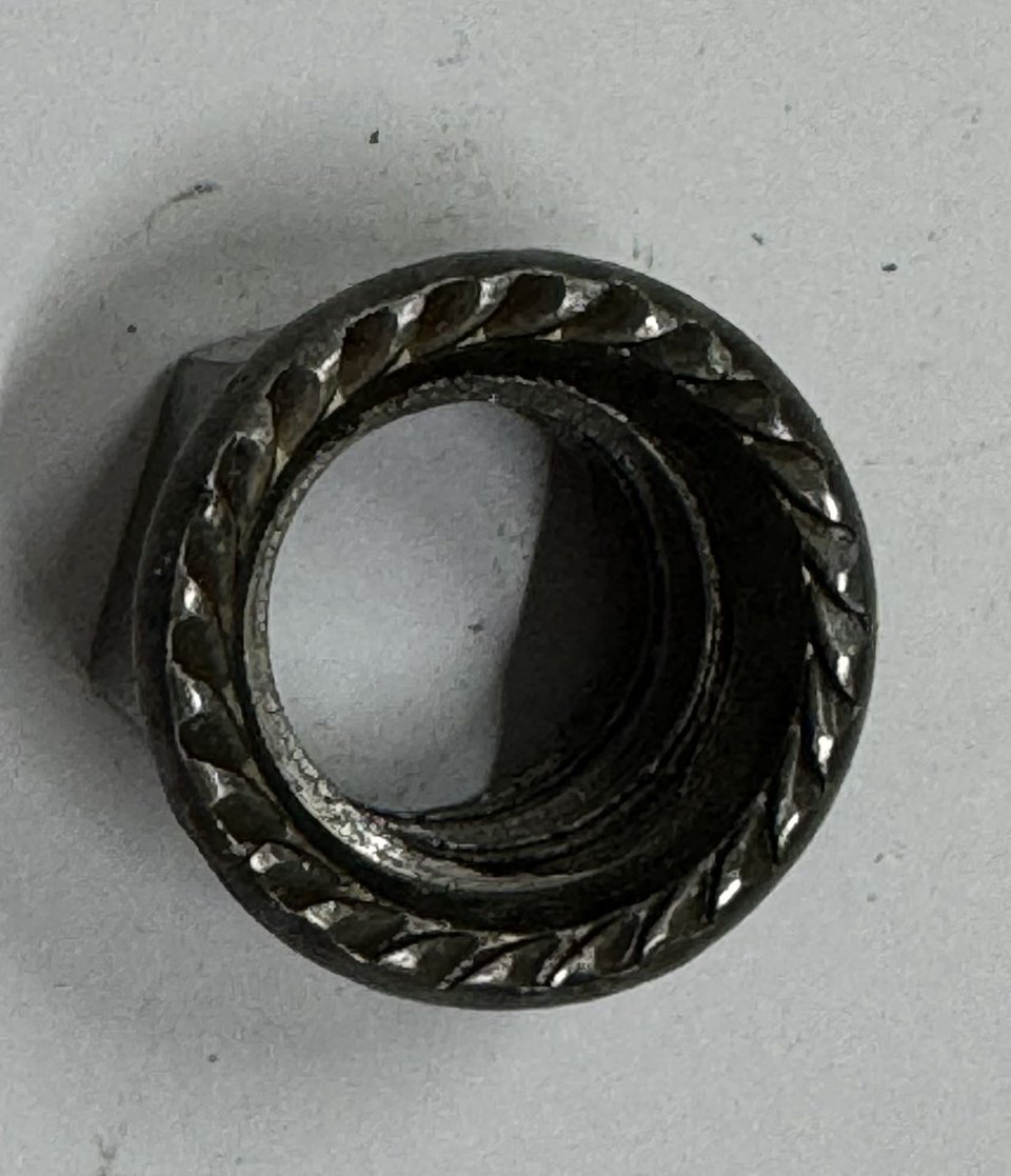 მსხვილი ხრახნი 16mm