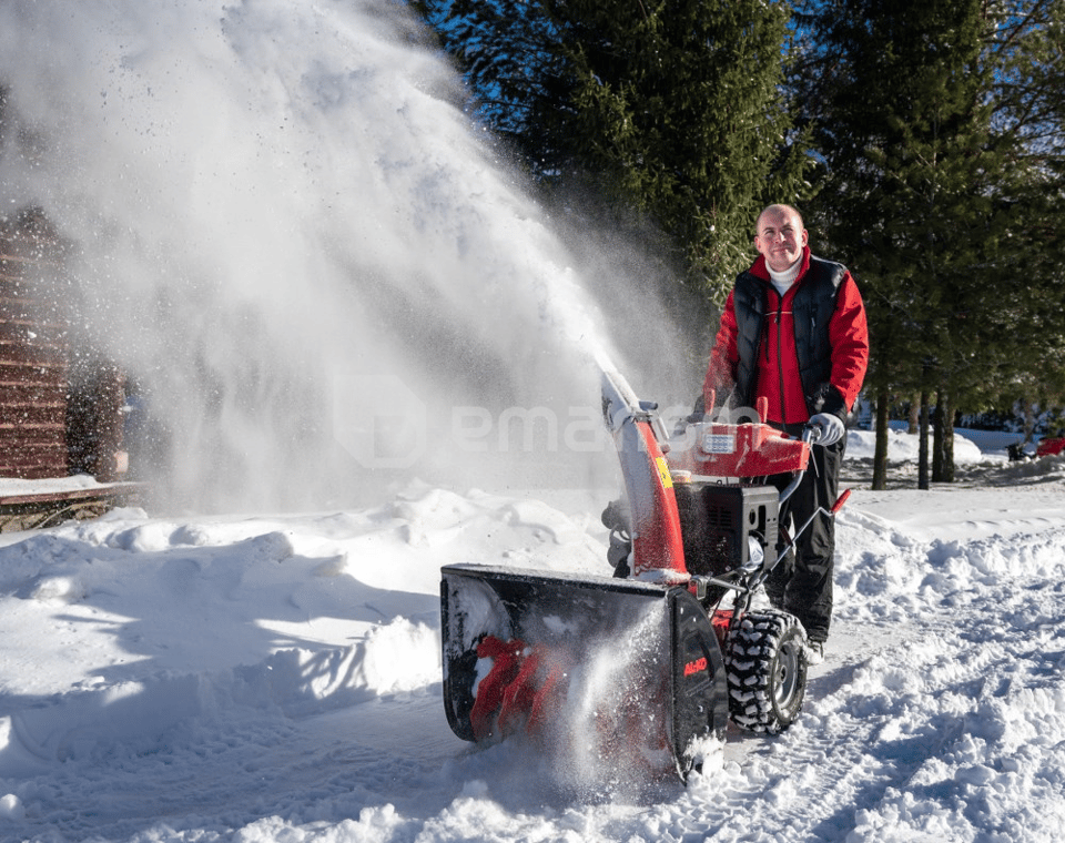 თოვლის საწმენდი მანქანა SnowLine 700 E 8100W