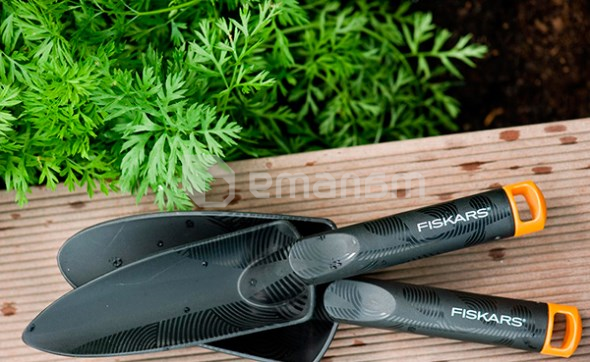 ნიჩაბი ბაღის FISKARS 137010