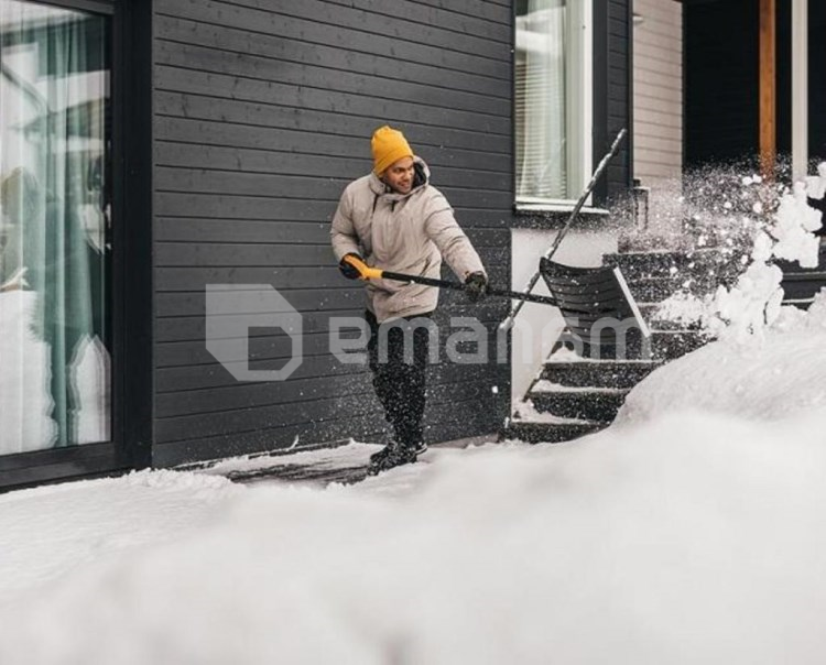 ნიჩაბი თოვლის Fiskars Pusher 1052526