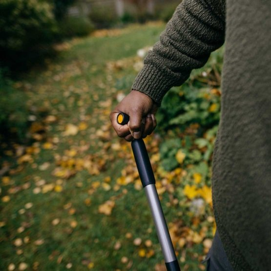 ფოცხი ფოთლების მოსაგროვებელი Fiskars 1077116