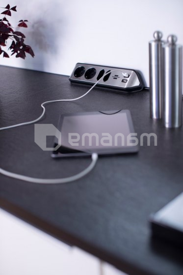 დამაგრძელებელი კუთხე 4 Brennenstuhl 2მ 2 USB ვერცხლისფერი შავი